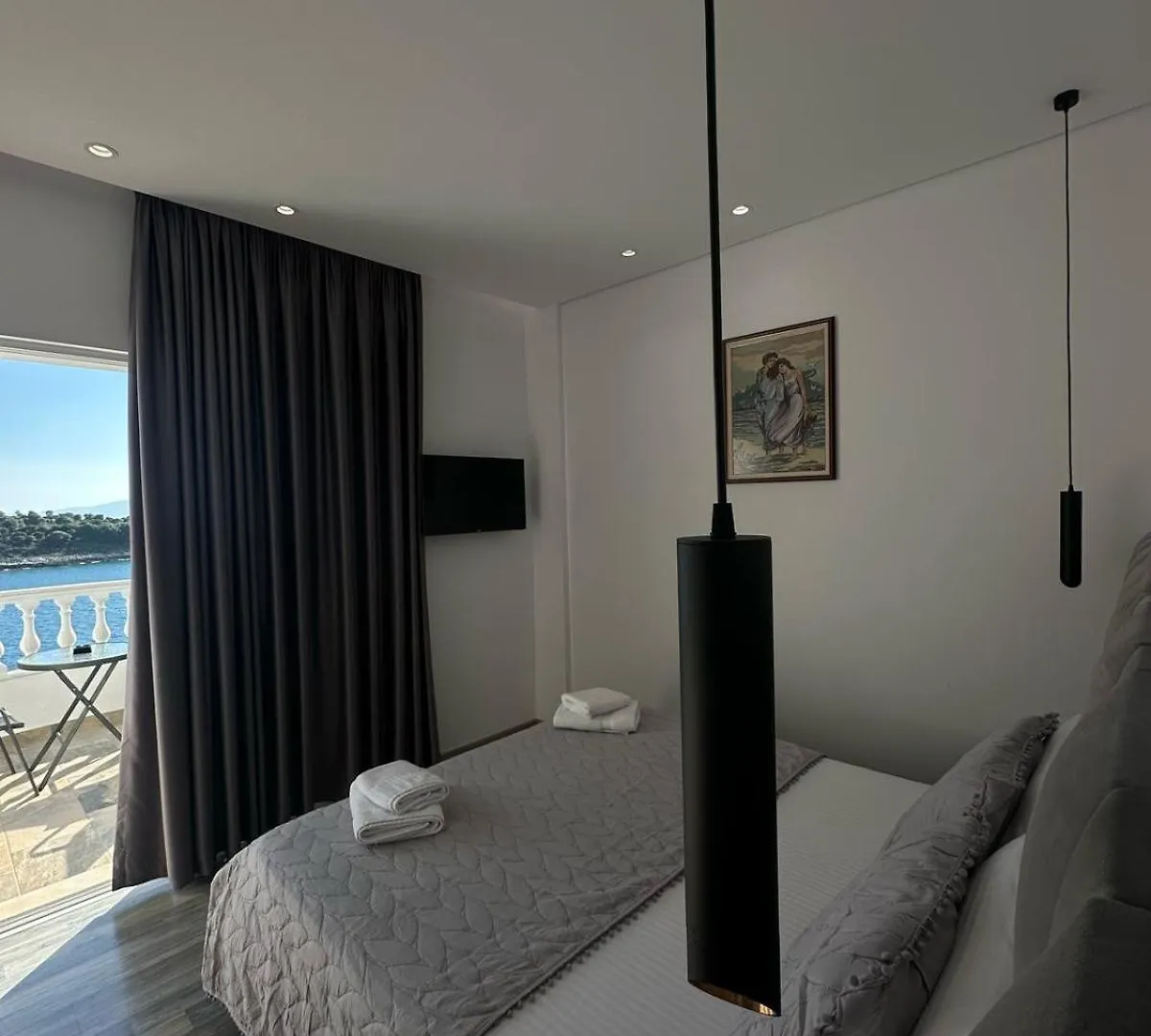 Luxury Villa Alisja Sarande With Private Beach 4*,